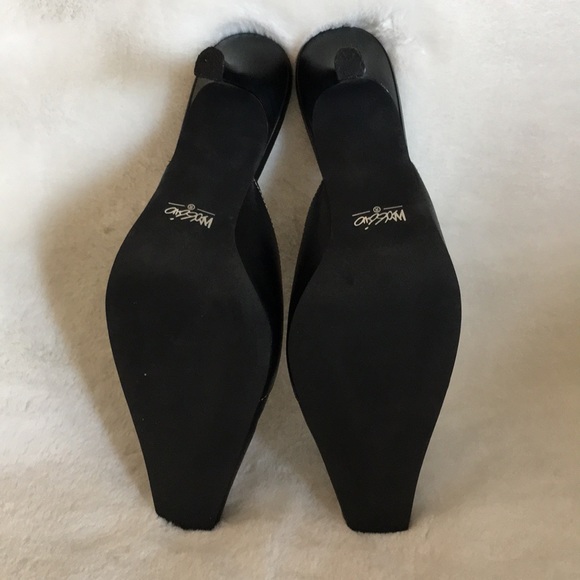 Black heels with stitching - Picture 5 of 8